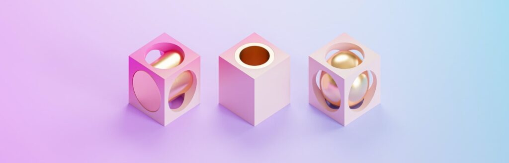 Drei abstrakte 3D-Würfel in Pink- und Blautönen, zwei davon mit goldenen Objekten im Inneren, auf einem farbigen Gradientenhintergrund.